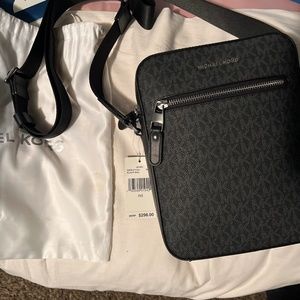 Michael Kors Flight Crossbody bag